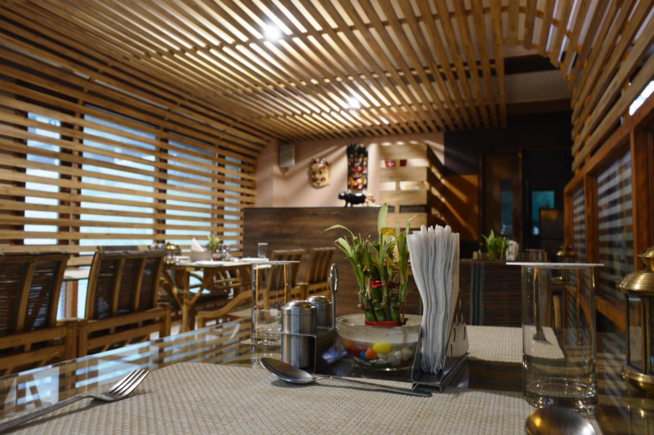 Hotel Rains Inn Guwahati Luaran gambar